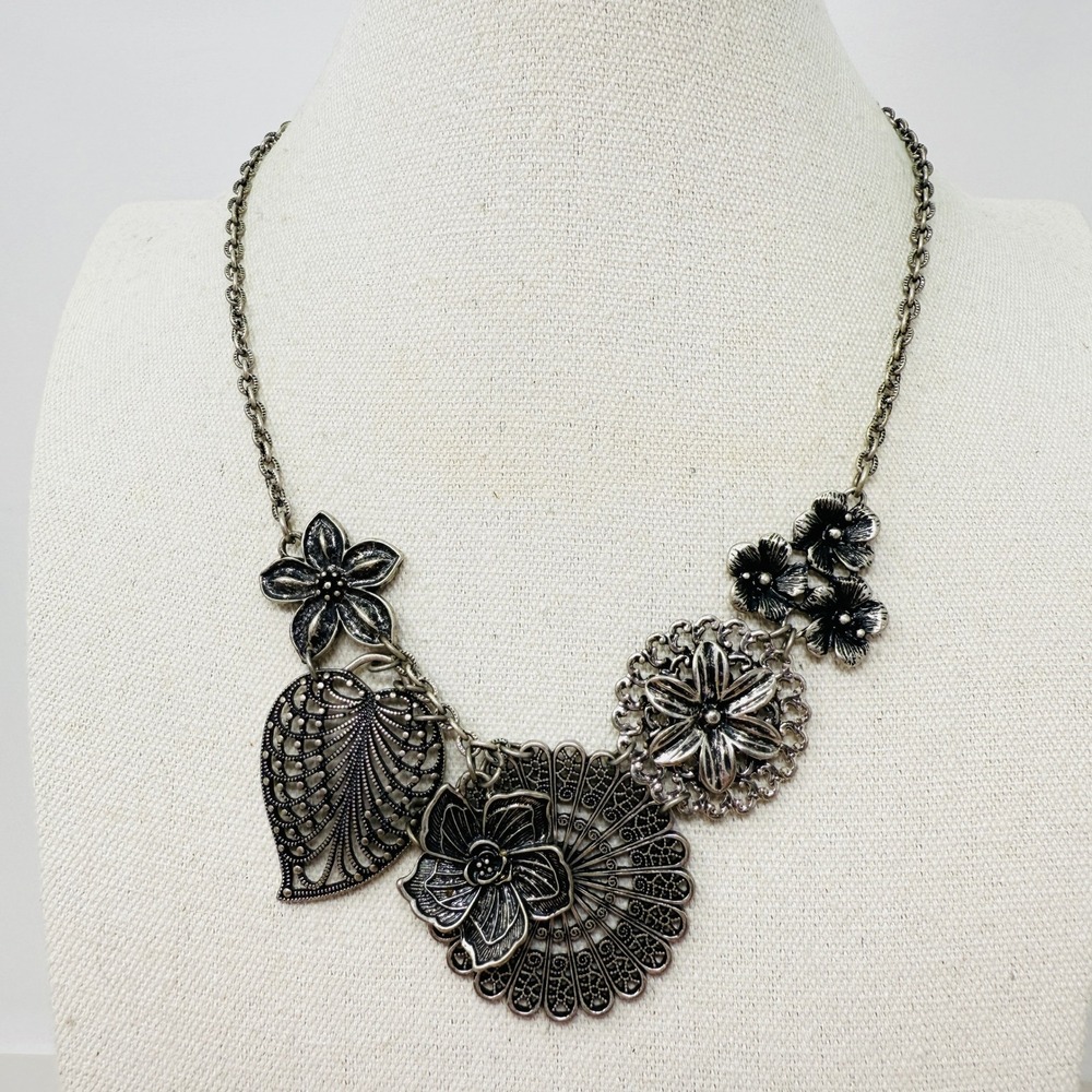 Premier Designs Botanical Flower Statement Necklace‎ Adjustable Silver Tone